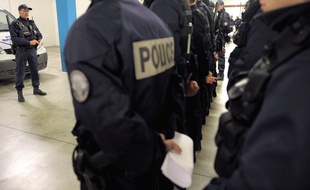 Policiers. (Illustration)