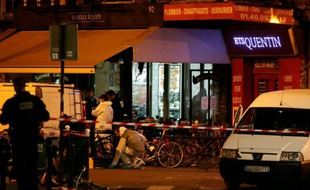 Des enquêteurs rue de Charonne le 14 novembre 2015 après les attaques terroristes à Paris