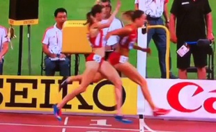 L'Américaine Molly Huddle s'est fait devancer à la dernière seconde par sa compatriote Emily Infeld aux 10.000 mètres femmes des championnats du monde d'athlétisme à Pékin (Chine), le 22 août 2015.