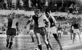 A l'époque, les footballeurs avaient un contrat à vie, qui les rendaient quasiment esclaves de leur club.