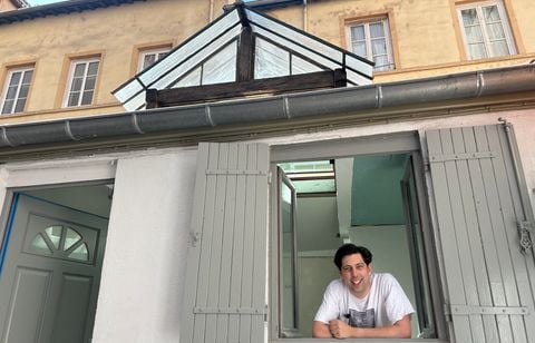 Il rénove la plus petite maison de Lyon!