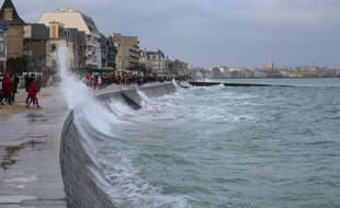 Les grandes marées de mars 2016 à Saint-Malo (Bretagne).