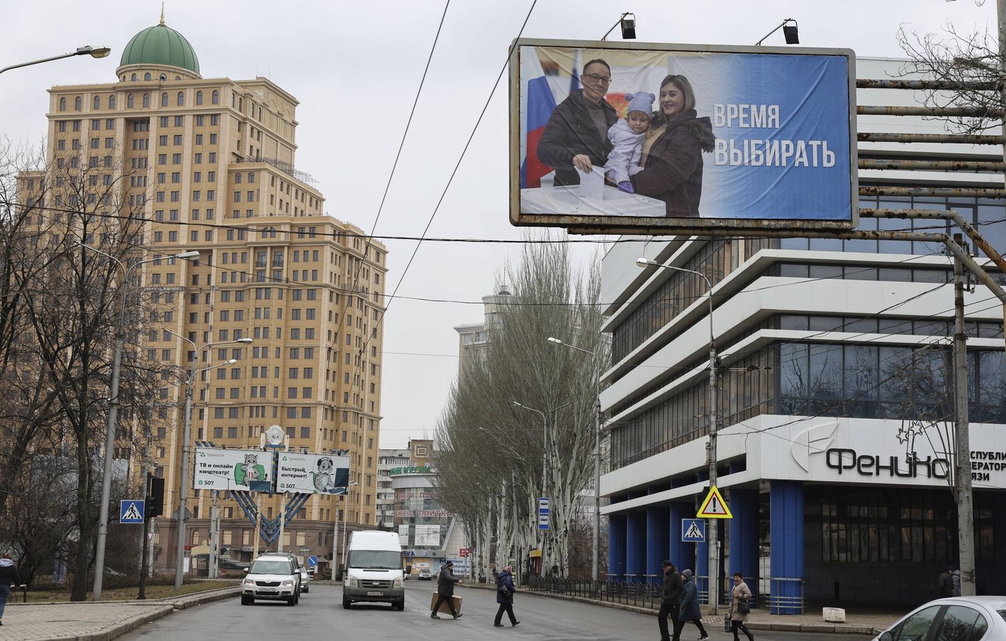 Une affiche invitant à voter à l'élection présidentielle russe dans une rue de Donetsk, jeudi 14 mars 2024. 