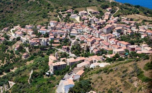 Vue aérienne du village de Cargèse, en Corse-du-Sud
