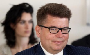 La nouvelle procédure de régularisation de l'argent caché à l'étranger sera "transparente" et répond à une "demande" croissante de personnes qui veulent rapatrier leurs avoirs, a assuré vendredi le directeur général des Finances publiques Bruno Bézard dans un entretien à l'AFP.