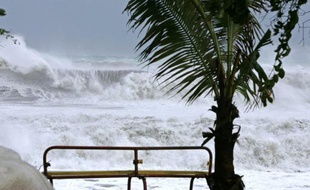 Une pré-alerte cyclonique a été déclenchée lundi à compter de 13H00 locales par le préfet de la Réunion, à l'approche d'une dépression tropicale prévue de se transformer en cyclone et risquant de menacer l'île dans les jours à venir.