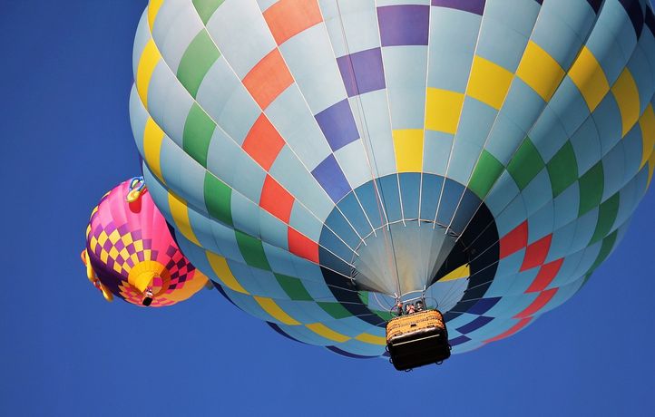 Une montgolfière s’écrase sur une école primaire en Angleterre