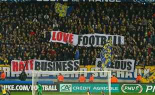 Les supporters de la Tribune Nord Sochaux contre le PSG cette saison.