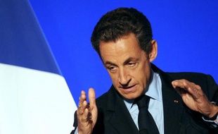 Nicolas Sarkozy continue d'afficher en novembre un très bas niveau de popularité, après deux mois difficile marqués notamment par la réforme des retraites, selon plusieurs sondages rendus publics lundi.