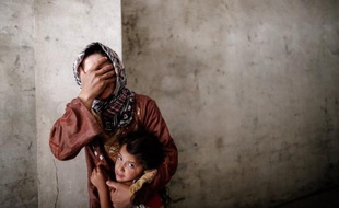 Au moins douze civils dont cinq enfants ont péri lundi dans des raids aériens menés par l'armée syrienne contre Salqine dans la province d'Idleb dans le nord-ouest du pays, a rapporté l'Observatoire syrien des droits de l'Homme (OSDH).