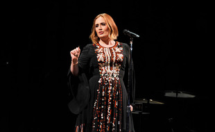 La chanteuse Adele en concert au festival de Glastonbury en 2016