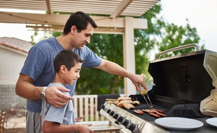 Pour ceux qui n’aiment pas utiliser de charbon, le barbecue se conjugue aussi au gaz et à l’électrique.