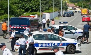 Le quartier où les deux corps ont été découverts, mardi 26 juin à Eysines, était entièrement bouclé