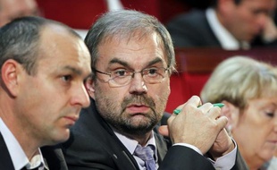 Le secrétaire général de la CFDT, François Chérèque, qui passera la main le 29 novembre à Laurent Berger, a dit jeudi "craindre l'émotion", se décrivant comme un "ours" qui voudra "vite rentrer dans sa tanière".