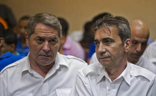 Les deux pilotes Jean-Pascal Fauret (g) et Bruno Odos, le 4 février 2014 à Higuey, en République dominicaine