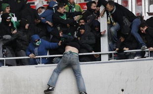 Les supporters de Saint-Etienne lors des incidents de Nice, le 23 novembre 2013, à l'Allianz-Riviera.