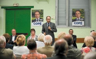 Jean-Francois Copé lors d'une réunion publique à la salle des fêtes de Trilport, à côté de Meaux.