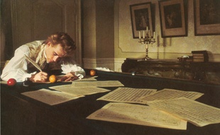 Tom Hulce interprète Mozart dans le film Amadeus (1984).