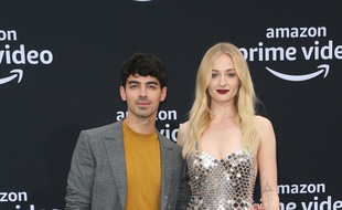 Le chanteur Joe Jonas et son épouse, l'actrice Sophie Turner à l'avant-premiere du film Chasing Happiness à Londres