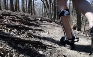 Démonstration d'un exosquelette facilitant la marche.