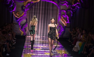 Le défilé Atelier Versace ce dimanche 5 juillet.