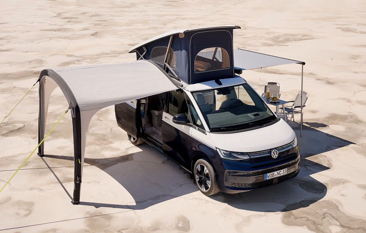 Le van VW California campe plus facilement grace a ses portes coulissantes