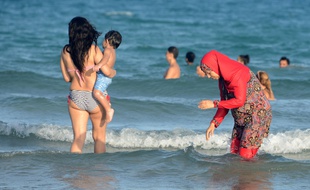 Une femme porte le burkini (image d'illustration).