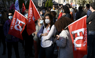 Des agents des écoles de Marseille lors d'une manifestation de FO