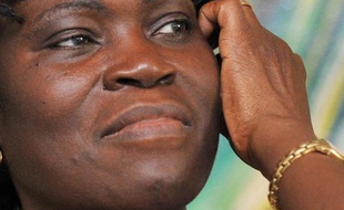 La Côte d'Ivoire dira "au moment opportun" si elle veut transférer à la Cour pénale internationale (CPI) l'épouse de l'ancien président Laurent Gbagbo, Simone , qui fait l'objet d'un mandat d'arrêt pour crimes contre l'Humanité, a déclaré jeudi le gouvernement.