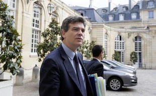 Le ministère du Redressement productif et la préfecture d'Ile-de-France ont démenti jeudi la convocation dans l'après-midi d'une réunion avec Pôle emploi sur PSA, annoncée par une source syndicale du service public de l'emploi.
