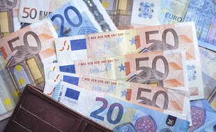 Selon une étude d'Expert Market de 2016, les ménages français épargnent en moyenne 3.000 euros par an.