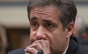 L'ex-avocat de Donald Trump, Michael Cohen, a essuyé une larme à la fin de son témoignage devant le Congrès, le 27 février 2019.