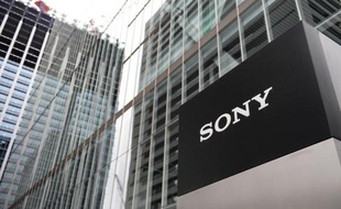 Un logo de Sony photographié au siège de la compagnie japonaise à Tokyo le 14 mai 2014