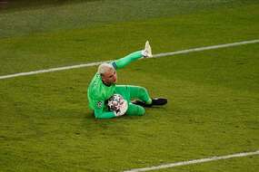 Keylor Navas, touché à une épaule, ratera la réception de Saint-Etienne en Ligue 1.