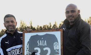 Guillermo Di Meloa (à droite) avec un maillot d'Emiliano Sala.