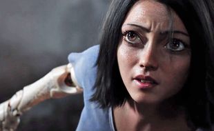 La taille des yeux d'Alita a surpris les fans, mais le réalisateur assume.