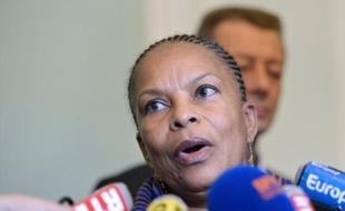 La ministre de la Justice Christiane Taubira a répété jeudi lors d'un débat avec les Jeunes Socialistes qu'elle restait favorable à la délivrance d'un récépissé après les contrôles de police, un dispositif rejeté par le ministère de l'Intérieur et Matignon.