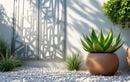Osez cette solution design pour un jardin lumineux et tendance sans entretien