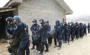 Les forces de l'ordre ont ouvert le feu lundi sur une manifestation dans une région tibétaine de Chine, faisant au moins un mort et des dizaines de blessés, a annoncé l'ONG Free Tibet.