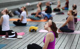 La pandémie a été pour certaines personnes l'occasion de se reconvertir vers les métiers du bien-être, de la réflexothérapie à l'enseignement du yoga.