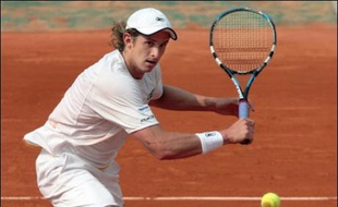S'il se débarrasse de son copain, Nadal pourrait affronter en demi-finale son pendant russe, Igor Andreev. Avec son énorme coup droit façonné en Espagne, du côté de Valence, soit à quelques encablures des Baléares, le Moscovite s'est qualifié pour son premier quart de finale de Grand Chelem en battant le Chypriote Marcos Baghdatis en quatre sets 2-6, 6-1, 6-3, 6-4.