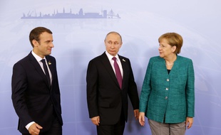 Emmanuel Macron, Vladimir Poutine et Angela Merkel à Hambourg, le 8 juillet 2017.