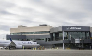 Un Boeing 737 de United Airlines devant un centre de livraison de la compagnie, le 19 octobre 2015, à Seattle, dans l'ouest des États-Unis