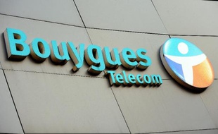 Le logo du groupe Bouygues Telecom le 19 décembre 2013 à Dunkerque, dans le nord de la France