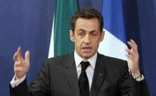 Le président français Nicolas Sarkozy s'est redit prêt à aller chercher Ingrid Betancourt, l'otage franco-colombienne détenue par les Forces armées révolutionnaires de Colombie (Farc), estimant qu'elle est "en danger de mort", vendredi à Johannesburg.