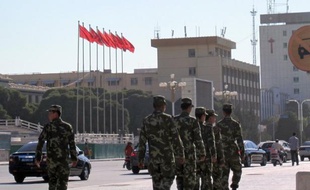 La police a abattu sept preneurs d'otages appartenant à un "groupe terroriste" au Xinjiang, région instable du nord-ouest de la Chine à population musulmane, lors d'une opération qui a permis de libérer les deux otages, a annoncé le gouvernement régional.