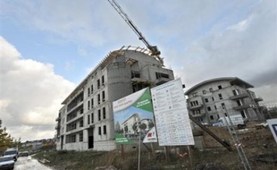Les mises en chantier de logements en France ont reculé de 22,1% entre décembre 2008 et février 2009, comparé à la même période un an plus tôt, a annoncé mardi le ministère de l'Ecologie.