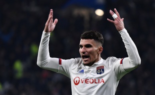 Houssem Aouar a réveillé l'OL en inscrivant un superbe but dès la reprise.