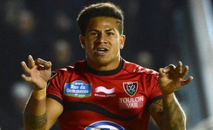 L'ailier de Toulon David Smith.
