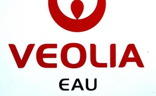 Le numéro un mondial de l'eau, le groupe français Veolia, a remporté un contrat au Japon qui inclut l'ensemble des services d'eau potable, une première depuis l'ouverture du marché nippon en 2002, a-t-il annoncé jeudi.
